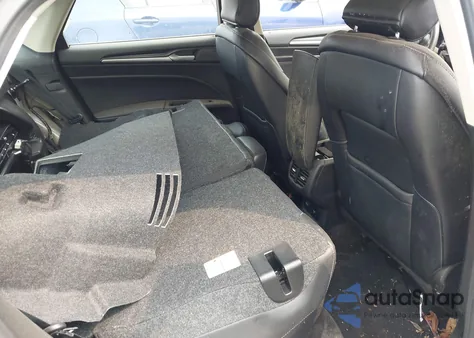 2017 Ford Fusion Energi Titanium z USA, uszkodzony, nr VIN 3FA6P0SU0HR202909